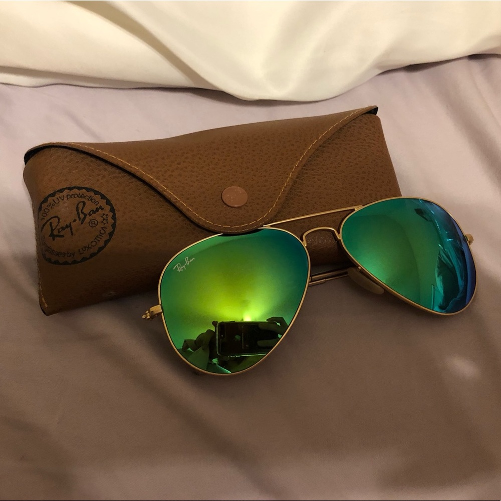 Green mirror Ray bans